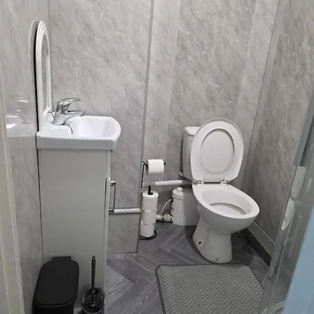 4 Bed 4 Ensuite Harford In - Perfect For Contractors